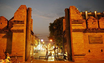 All About Stamps Backpackers - the best hostel in Chiang Mai - Our Location near the city gates